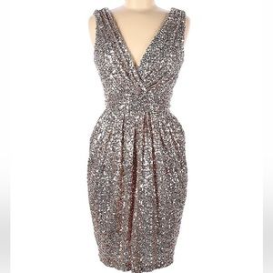 Badgley Mischka Sz 6 champagne w/sequins plunge dress